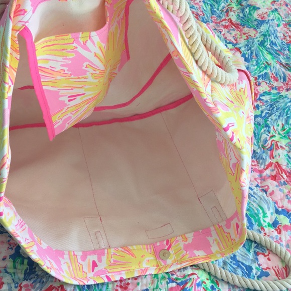 NWOT Lilly Pulitzer Be the Sunshine Extra Large Beach Bag - Picture 6 of 14